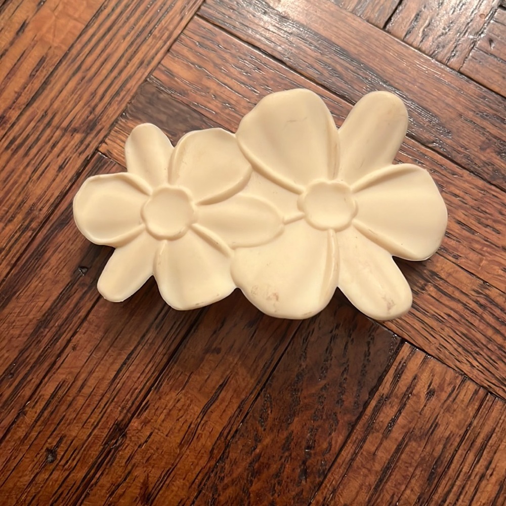 🤩Host Pick😍Vintage 🇫🇷 French flower 🌸 barette